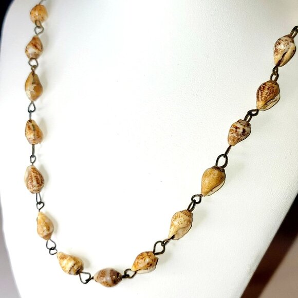 Vintage Seashell Necklace 28" Single Strand Luau Fashion Jewelry CT224 - Picture 4 of 7